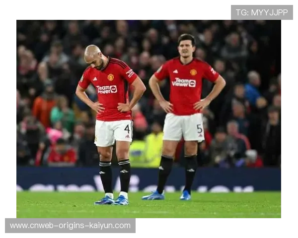 纽卡斯尔边路进攻频频奏效,阿尔米隆内切抽射稍稍偏离 纽卡斯尔边路进攻频频奏效,阿尔米隆内切抽射稍稍偏离